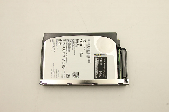 Жесткий диск Lenovo Hard Drive Assembly, SAS, 3.5", 14TB, 7200 RPM 12.0Gb/s, Hot Swap, Internal Hard Drive, with tray (01KP541)