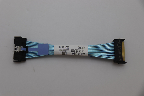 Кабель Lenovo Cable, Internal, BP NVMe cable 1to1, 3X (MCIO74P x8 to MCIO74P x8) , 100mm (03LA228)