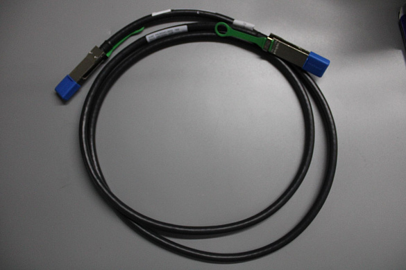 Кабель Lenovo 2.0m Straight PVC 30 100G DAC QSFP28 Cable FRU (01PG774)