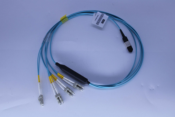 Кабель Lenovo 1m MTP-4xLC OM3 MMF Breakout Cable (00LT603)