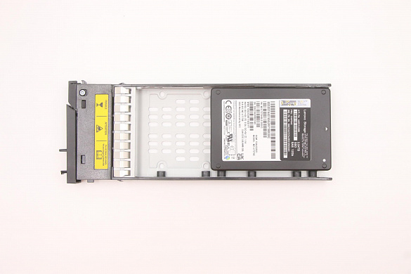 SSD-накопитель Lenovo SSD Assembly, SAS, 2.5", 3.84TB 3DWPD 12.0Gb/s, Hot Swap, Internal Hard Drive, with tray (01KP543)