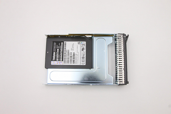 SSD-накопитель Lenovo ThinkSystem 3.5" PM883 240GB Entry SATA 6Gb Hot Swap SSD (01PE100)