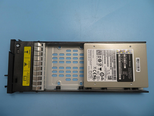 SSD-накопитель Lenovo SSD Assembly, SAS, 2.5", 1.6TB 10DWPD 12.0Gb/s, Hot Swap, Internal Hard Drive, with tray (01DC449)