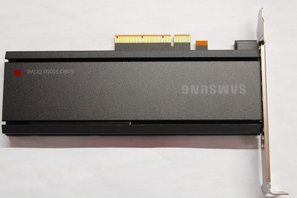 SSD-накопитель Lenovo Sam PM1735 6.4T AIC -IPDC M1 (02YG093)