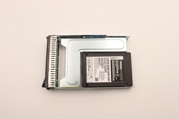 SSD-накопитель Lenovo ThinkSystem 3.5" PM1653 960GB Read Intensive SAS 24Gb HS SSD SED (03GX673)