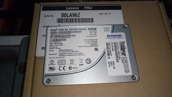 SSD-накопитель Lenovo NHS 600G SATA SSD (00LA962)