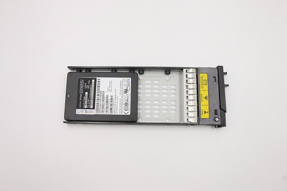 SSD-накопитель Lenovo SSD Assembly, SAS, 2.5", 3.84TB 1DWPD 12.0Gb/s, Hot Swap, Internal Hard Drive, with tray (01KP067)