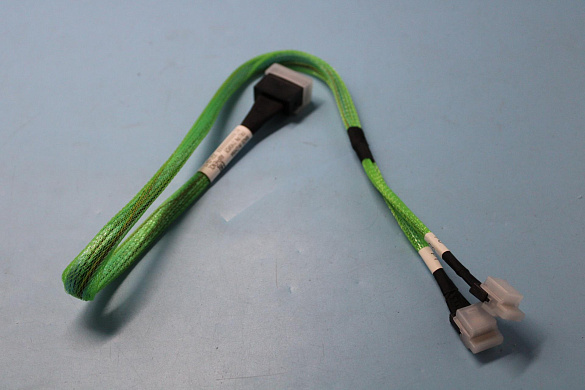 Кабель Lenovo INTERNAL CABLE, MINI SAS HD X8 - 2 SLIMLINE SAS X4, 600 MM, ROUND BUNDLE, GREEN JACKET, TRIMODE PINOUT (01KM828)