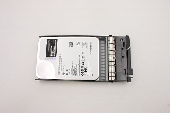 Жесткий диск Lenovo Hard Drive Assembly, SAS, 3.5", 14TB, 7200 RPM 12.0Gb/s, Hot Swap, Internal Hard Drive, with tray (01KP542)