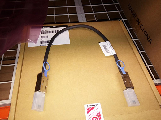 Кабель Lenovo Mini SAS cable (0.5M) (00FC212)